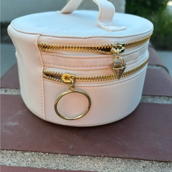 Gaultier Divine Cream Round Makeup Bag - Picture 3 of 5